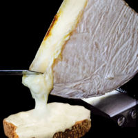 La Raclette Normande, une recette exclusive de notre fromagerie fermière en ligne