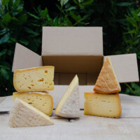 Fromagerie fermière en Normandie, proposant les fromages à raclette fermier BIO classique et fumé de la ferme.